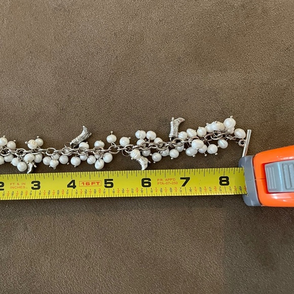 Statement mother of Pearl cluster pearl in  silver tone bracelet 8.5” - Picture 5 of 5